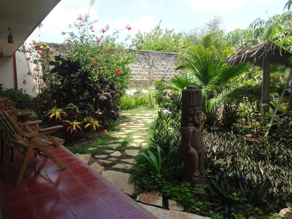 Готель Harvest House Nicaragua Леон Екстер'єр фото