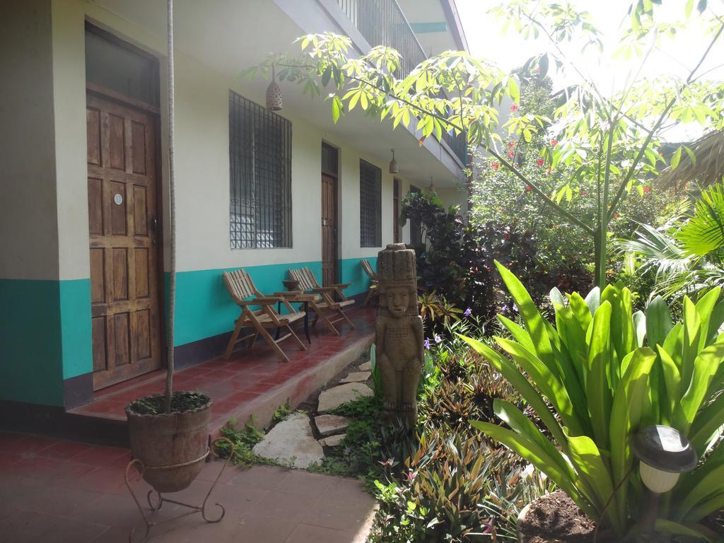 Готель Harvest House Nicaragua Леон Екстер'єр фото
